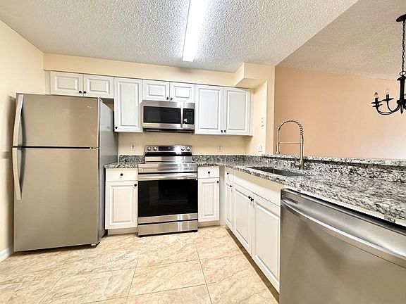 4th image of 10855 Windsor Walk Dr #5101