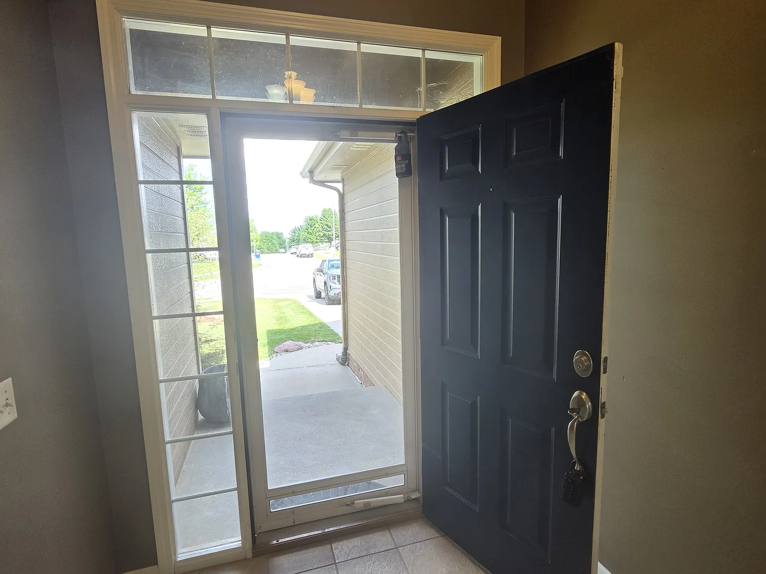 4 bed, 2825 sqft, $3,250 — Photo 3