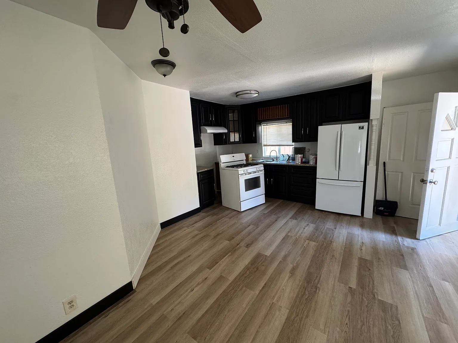 2 bed, 700 sqft, $2,400 — Photo 1
