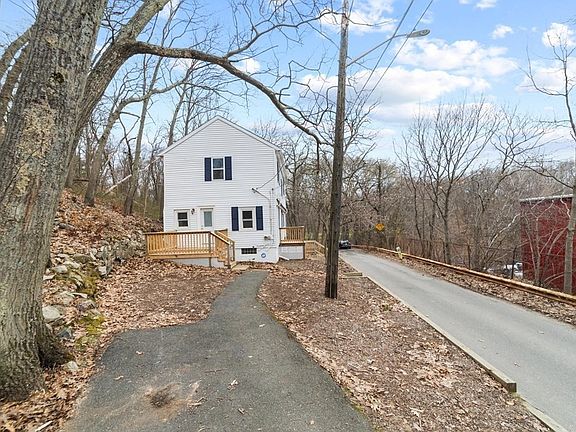 5th image of 302 Penney Rd