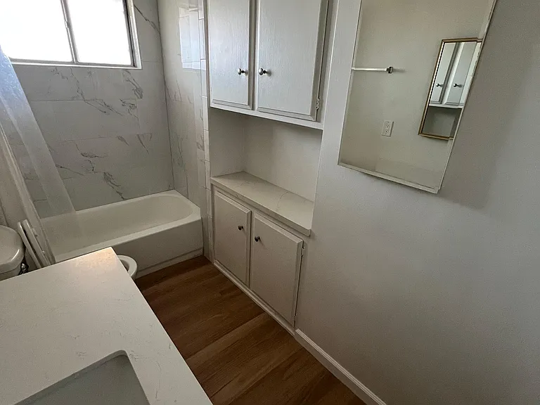 592 N Wilson Ave #7 — Photo 10