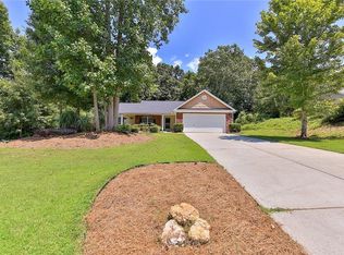 209 W Sycamore Dr, Winder, GA 30680
