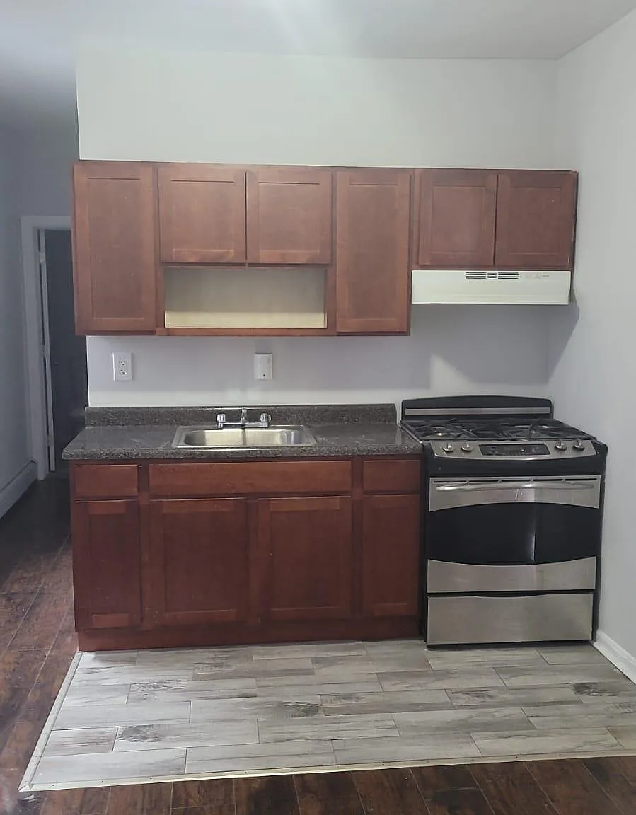 3 bed, $2,300 — Photo 2