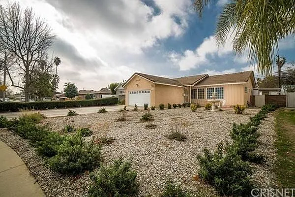 3 bed, 1600 sqft, $3,685 — Photo 1