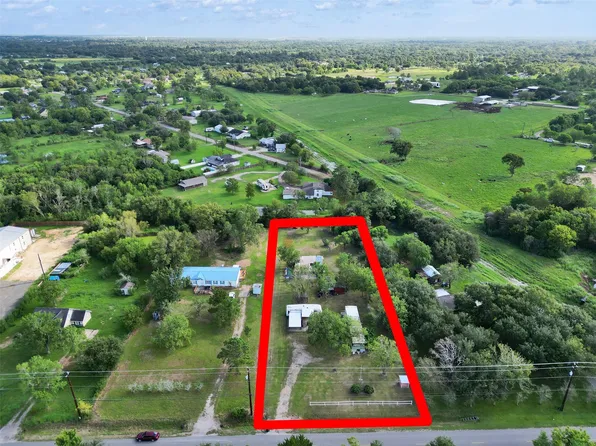 7823 Highland Rd, Santa Fe, TX 77510