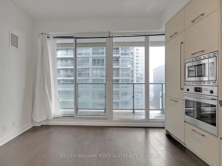 2221 Yonge St #1106 — Photo 9