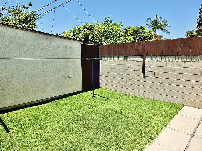 61 W Louise St #A — Photo 6