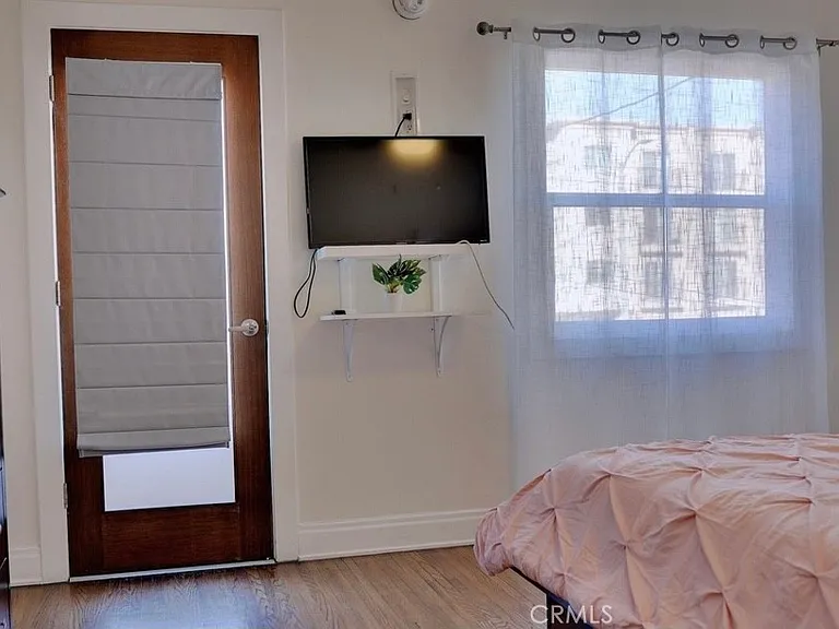 5150 Romaine St — Photo 13