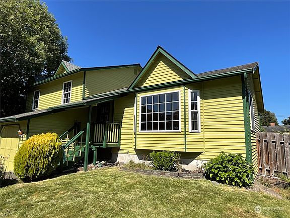 3rd image of 330 SE Fisher Court