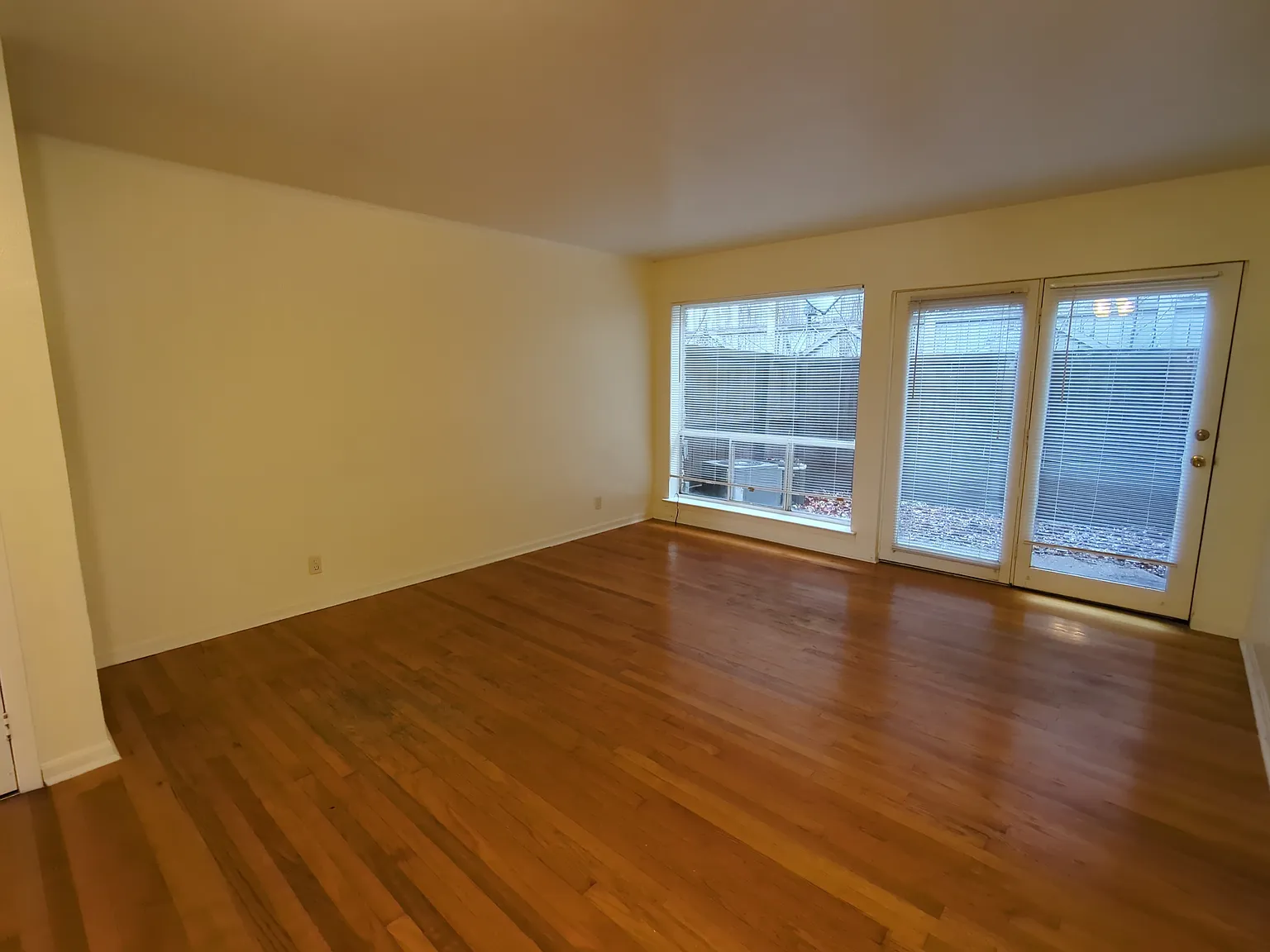 2 bed, 1.5 bath, 1050 sqft, $1,575 — Photo 3