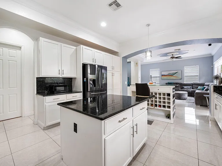 658 Cresta Cir — Photo 16