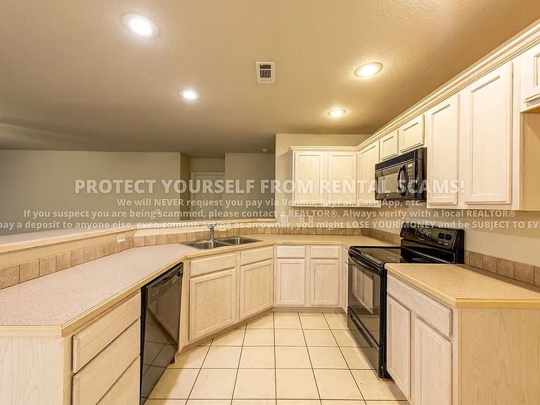 4312 W Pecan St — Photo 3