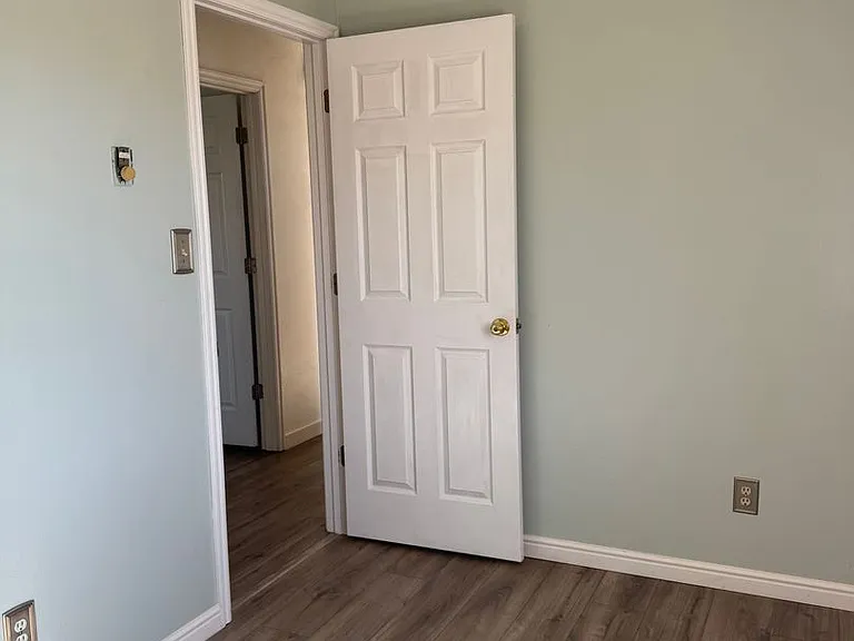 660 Thistle Dr — Photo 16