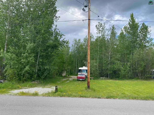 2716 Perimeter Dr, North Pole, AK 99705
