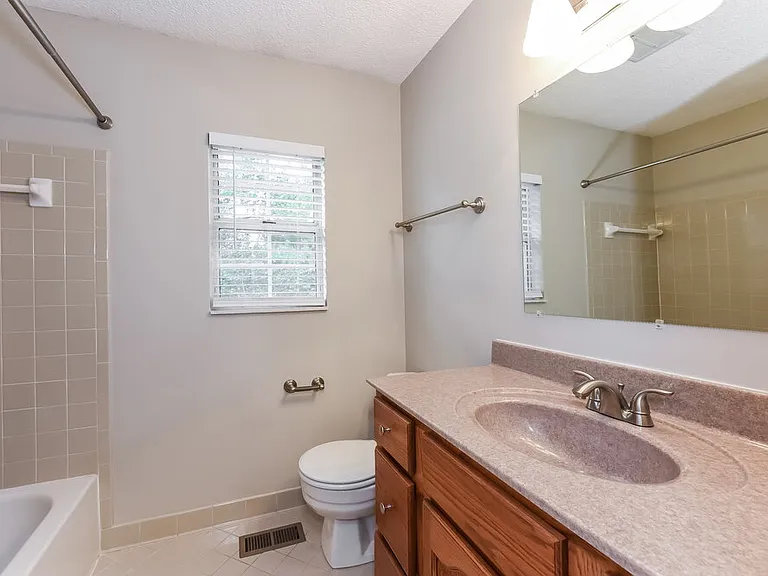 5105 Roxborough Dr — Photo 15