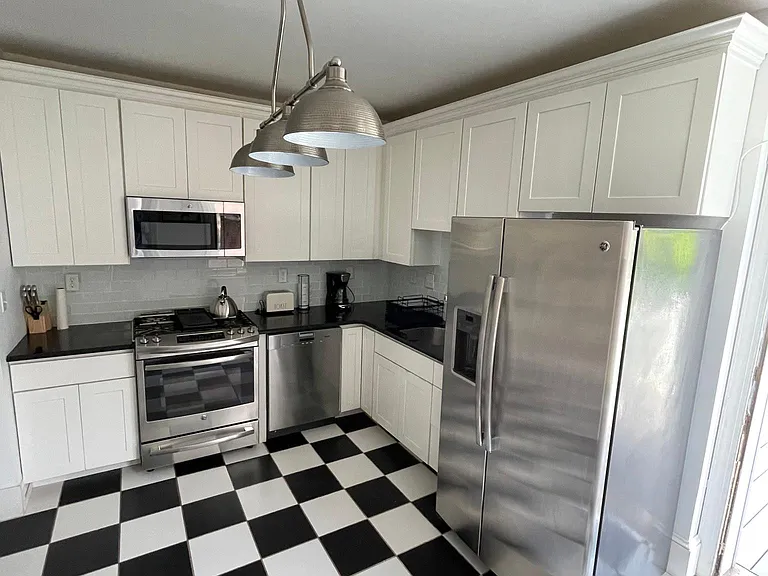 1519 W 14th St #7 — Photo 10