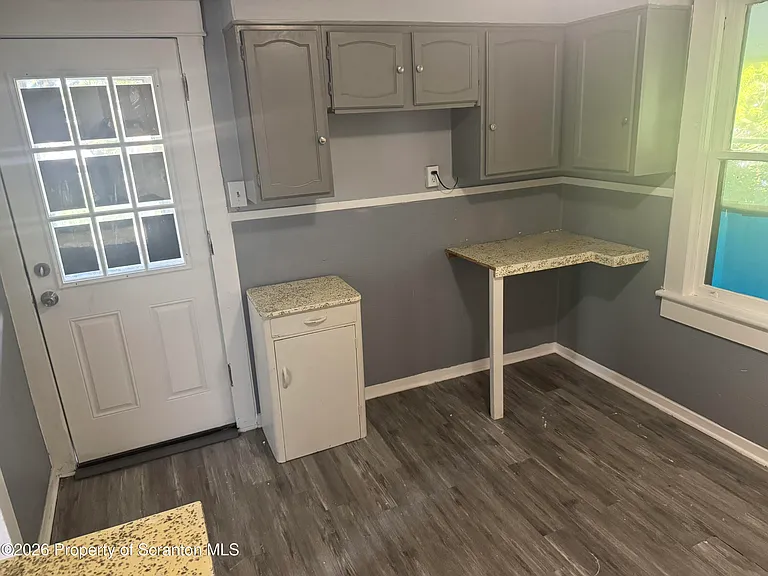 219 N Bromley Ave — Photo 5
