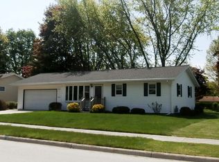 2209 Pleasant Ave, NEW HOLSTEIN, WI 53061