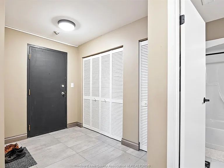 540 Ouellette Ave #7E — Photo 3