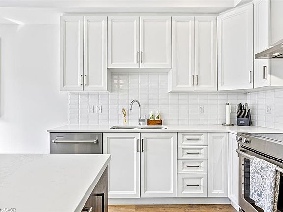5th image of 166 Mount Albion Rd #25