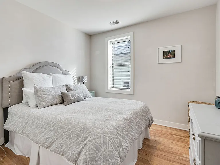 2229 W Wilson Ave — Photo 7