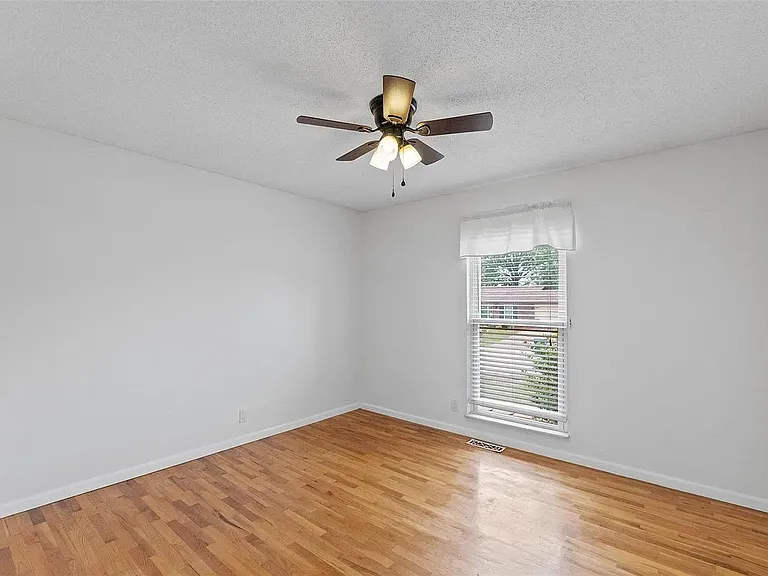 11481 Burgess Ave — Photo 15