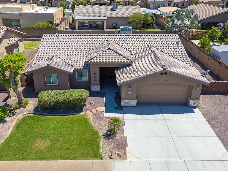 11569 E 24th Ln — Photo 3