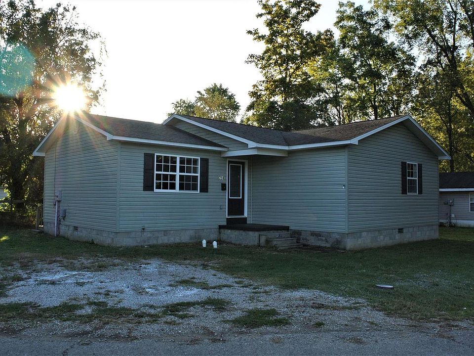 1st image of 718 Dewey St