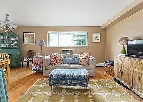 2 bed, 820 sqft, $2,700 — Photo 2