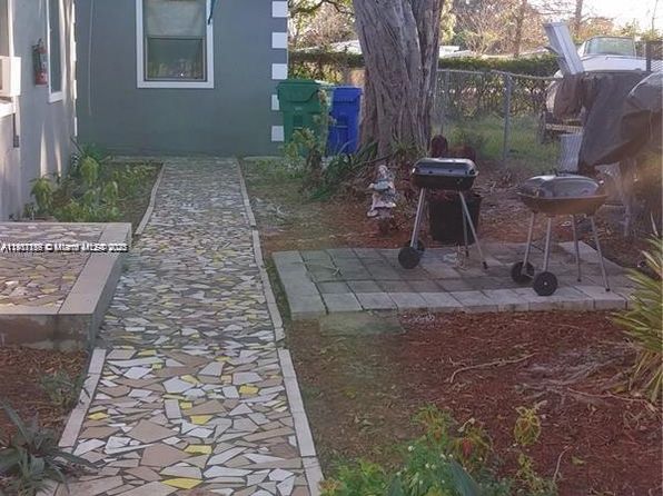 2864 NW 6th Ct APT 2