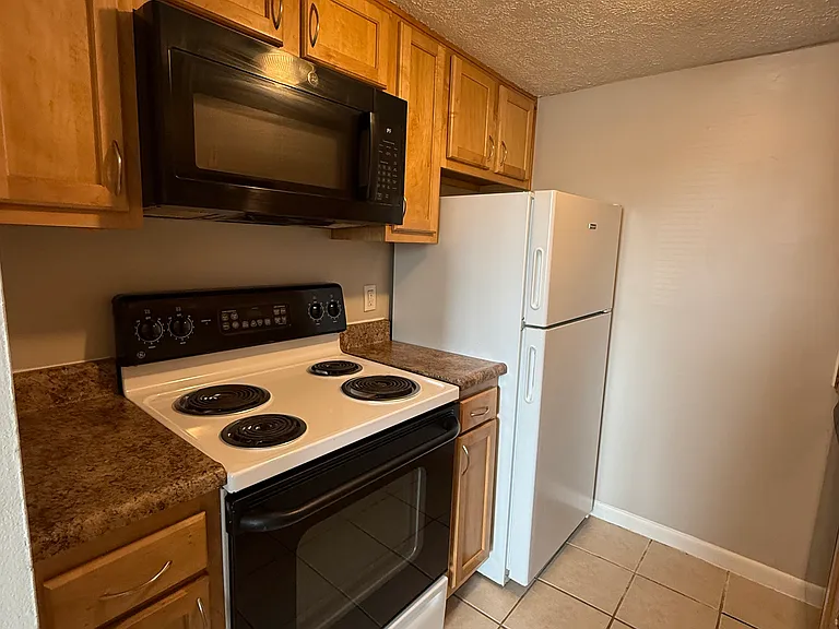 6400 Cheviot Rd #13 — Photo 6