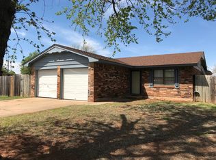 401 E Hillcrest Ln, Mustang, OK 73064