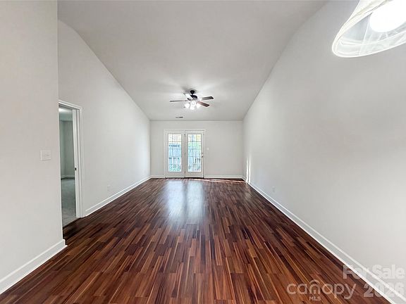 3rd image of 3088 Trimble Cir