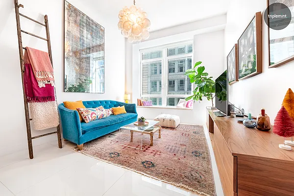 Sold by Triplemint | media 1