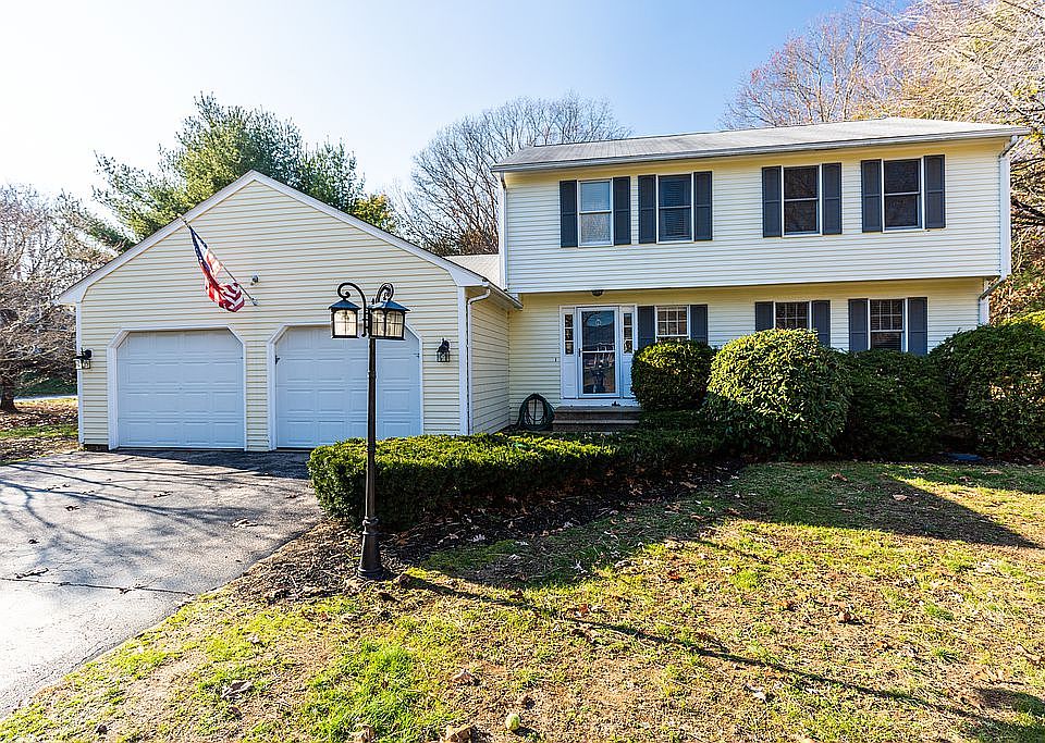 1st image of 14 Mayflower Ct