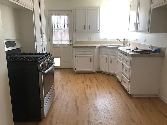 4th image of 13702 Illinois St