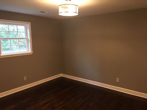 5th image of 3020 N Church St