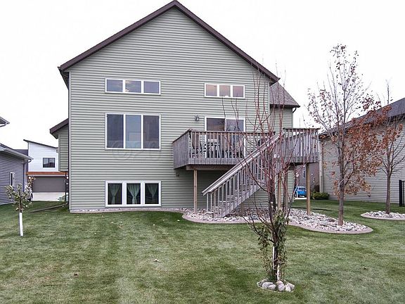 4th image of 228 34th Ave E