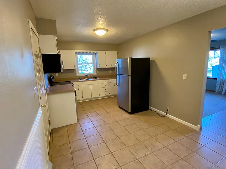 1619 Grove St — Photo 6