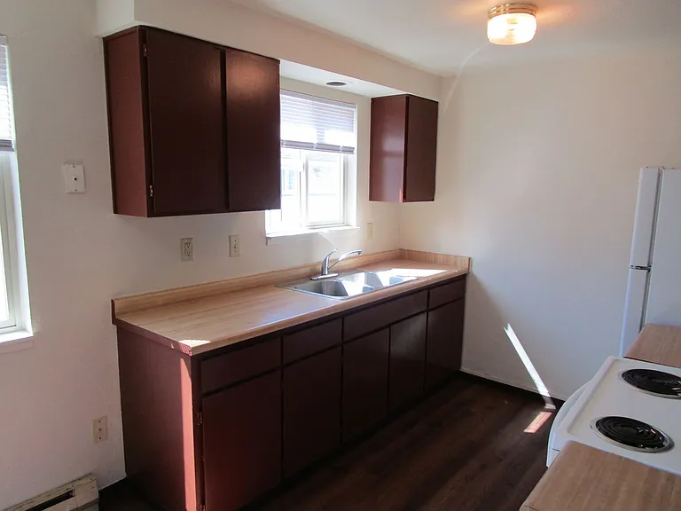212 SE 5th St — Photo 5