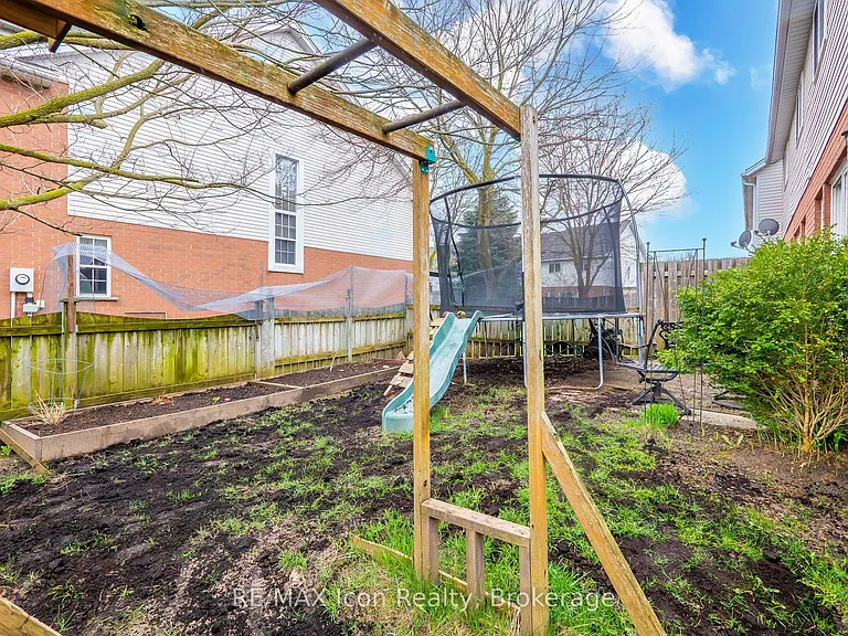537 Beaver Creek Cres — Photo 40