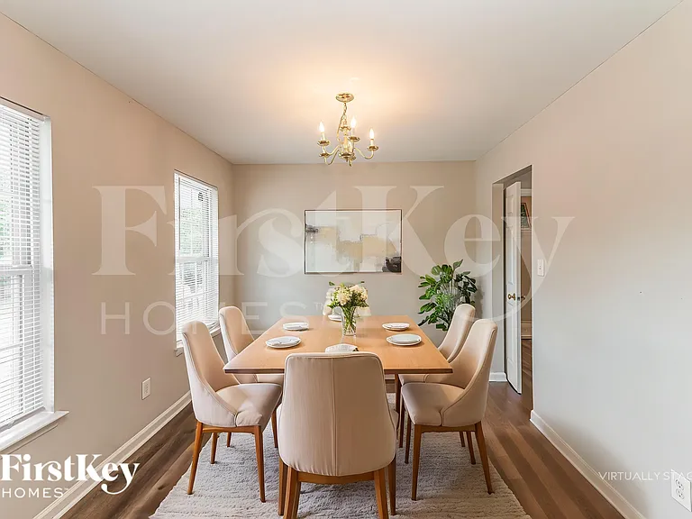 809 Hounds Chase Dr — Photo 5