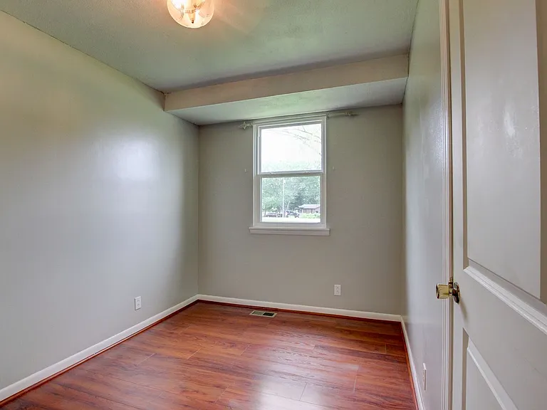 729 Welsey Dr — Photo 7