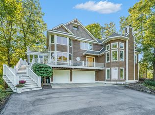 4677 Forest Ridge Dr, Holland, MI 49423