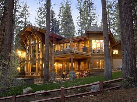 Sits on one of Incline Village's elite golf courses 