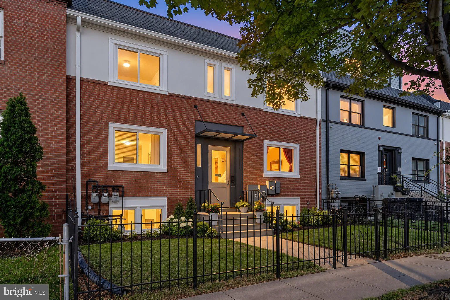 3 bed, 2.0 bath, 1200 sqft, $3,200 — Photo 1