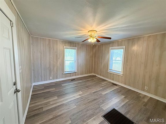 3rd image of 120 Broadway Ave