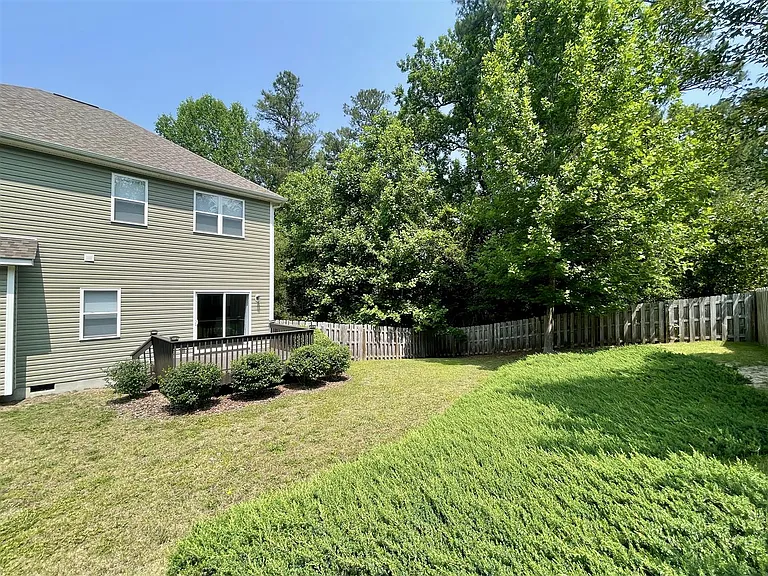 80 Lakeview Dr E — Photo 33