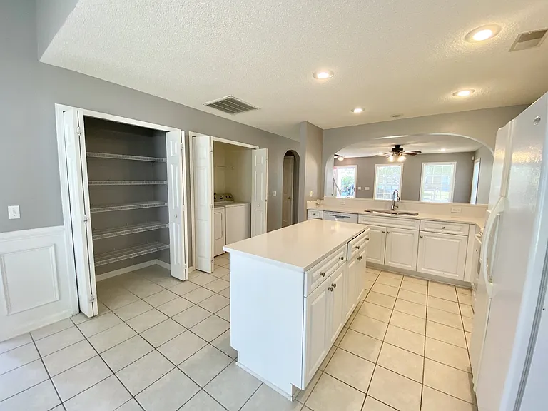 238 Hitching Post Cres — Photo 7