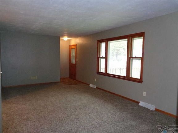 4th image of 603 N Main Ave